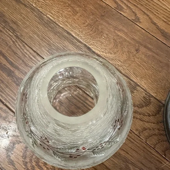 Yankee Candle Frosted Glass Holly berry shade - Picture 5 of 5